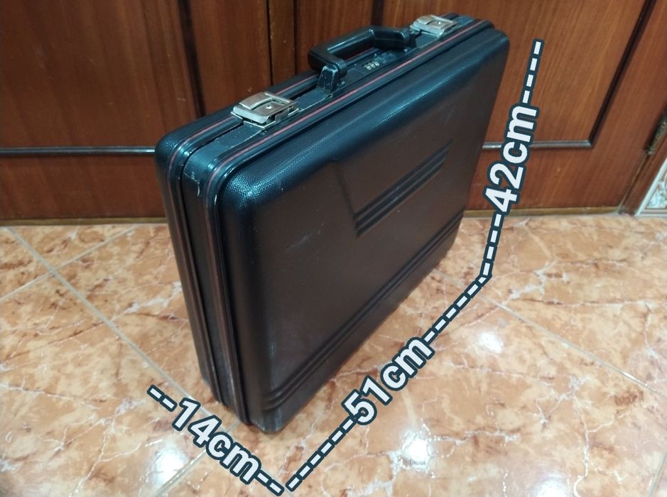 Mala de negócios ou pasta executiva casa quarto apartamento vivenda.