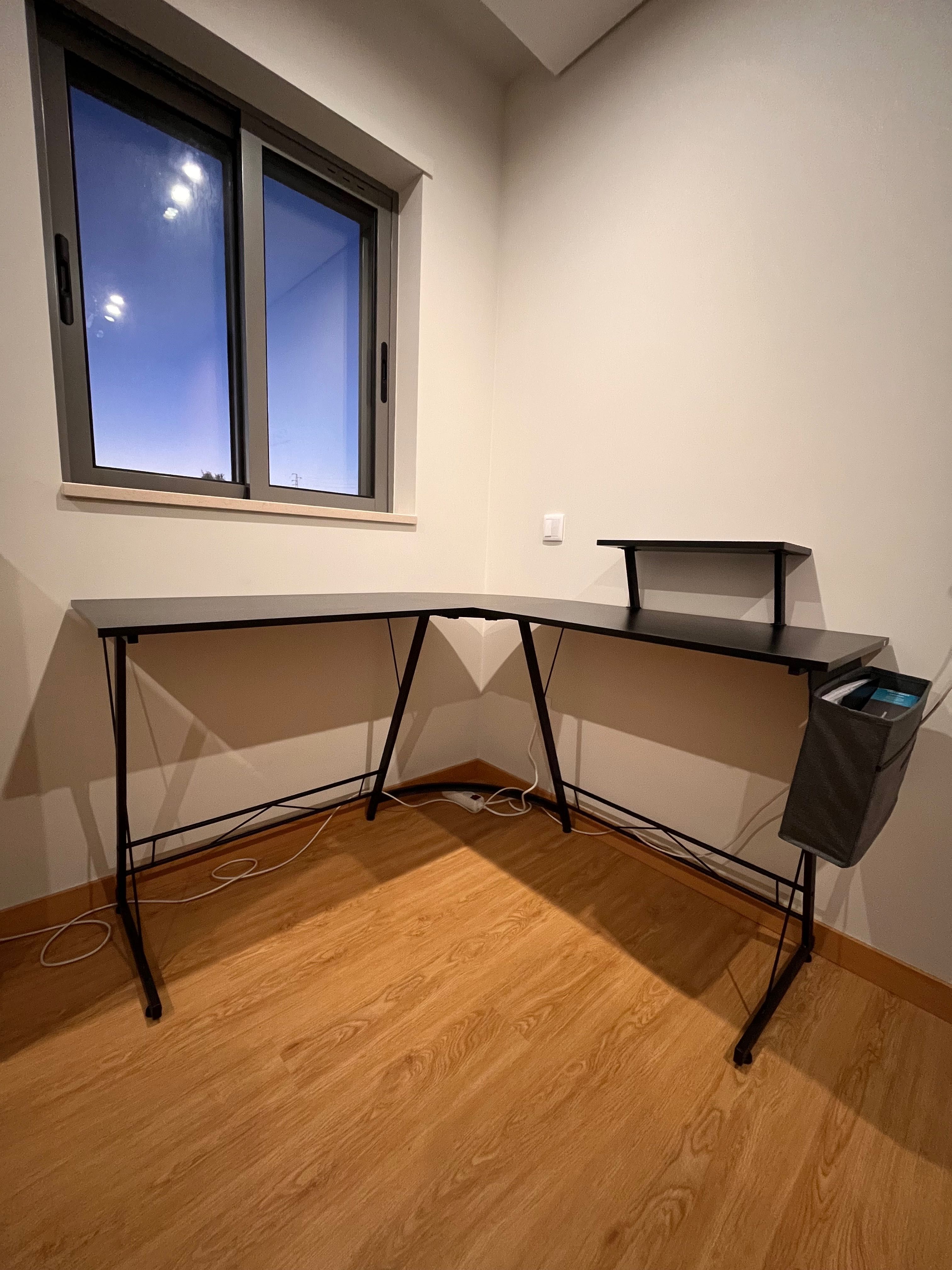 Mesa e Secretária