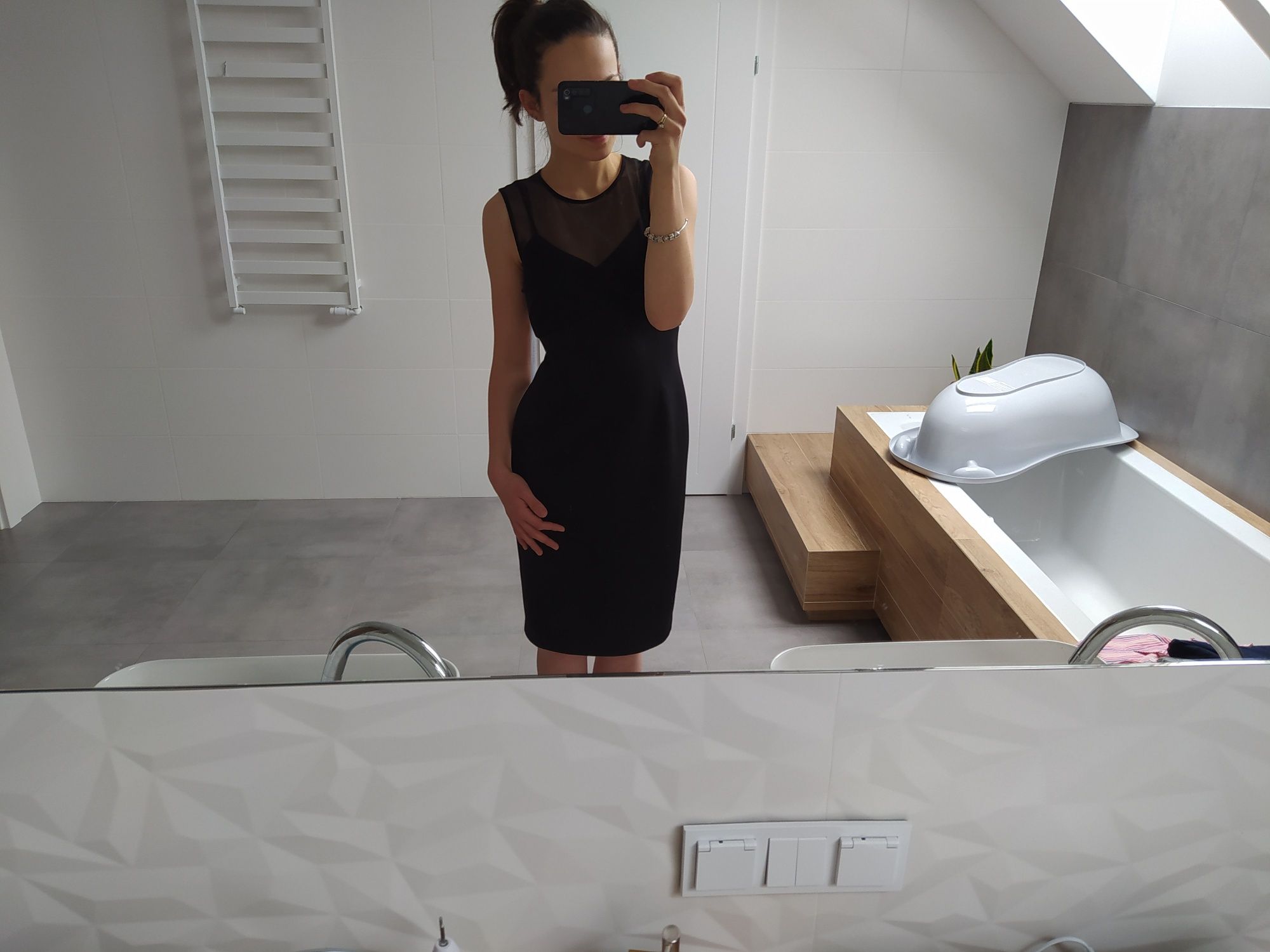 Sukienka Calvin Klein czarna S siateczka na dekolcie