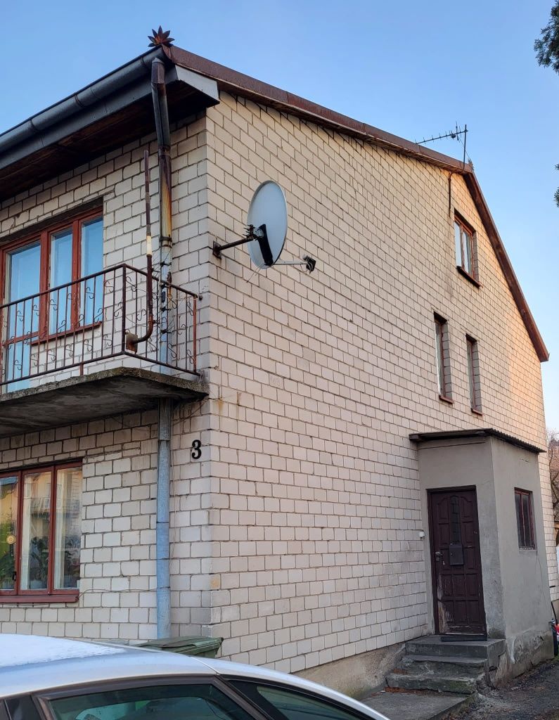 Sprzedam dom/bliźniak z garażem wolnostojącym. 5 pokoi !