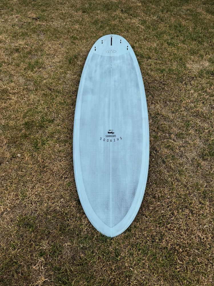 ULTIMO PREÇO Mid length SKINDOG OVA 7’6” 53 ltr em Thunderbolt BLACK
