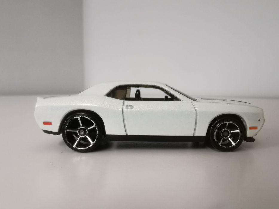 Hot Wheels Resorak Dodge Challenger SRT8 '08