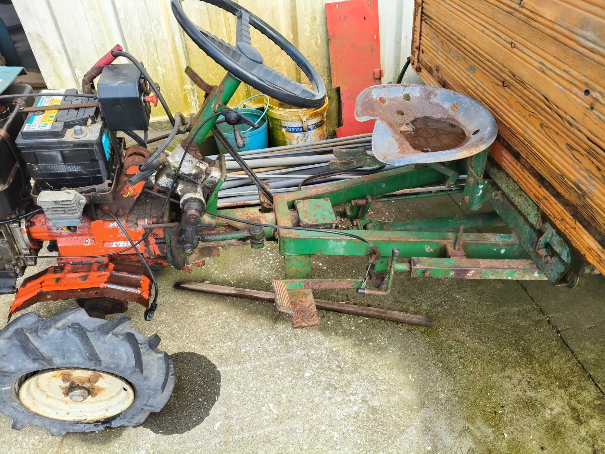 Trator pascoal com motor de arranque