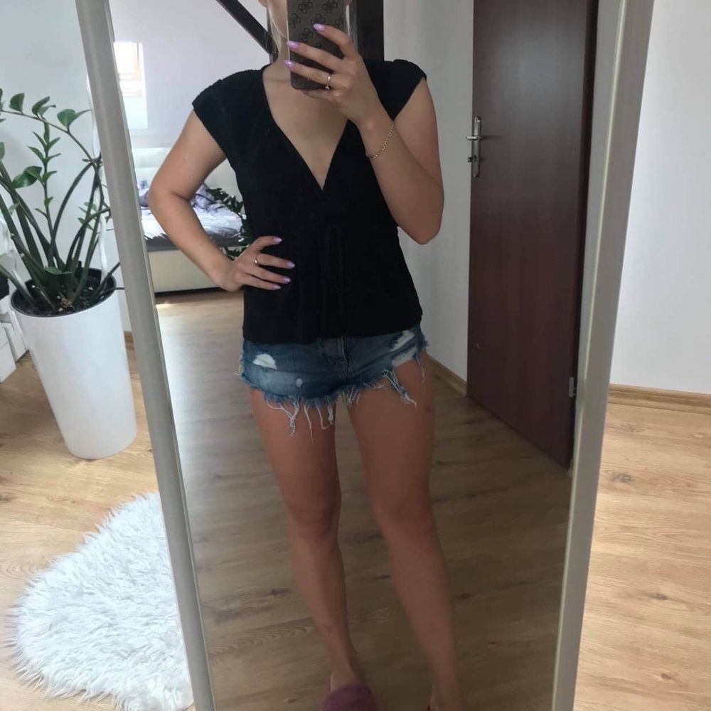 czarna bluzka stradivarius nowa rozmiar M