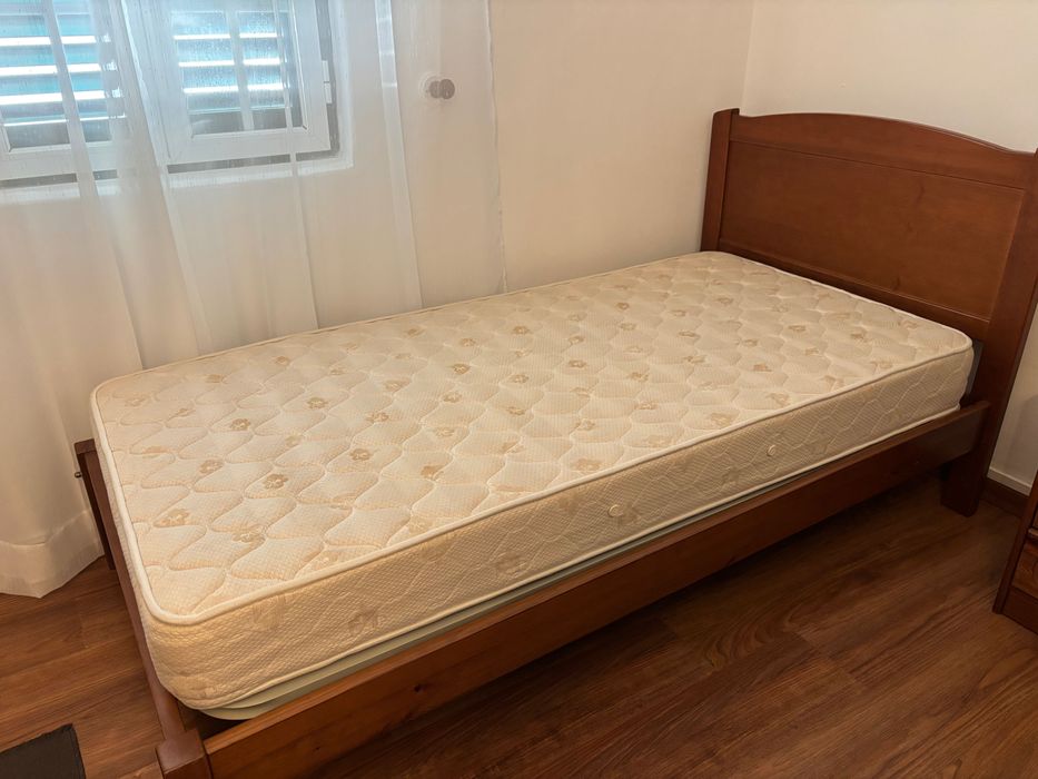 Cama de solteiro com Colchão