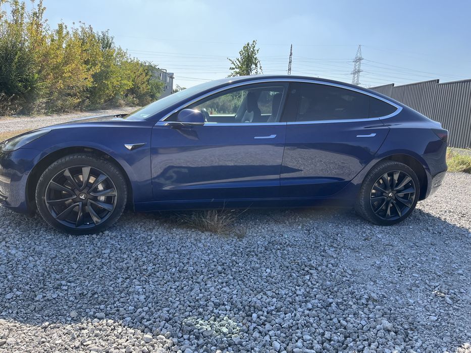 Продам Tesla model 3 конец 18 года