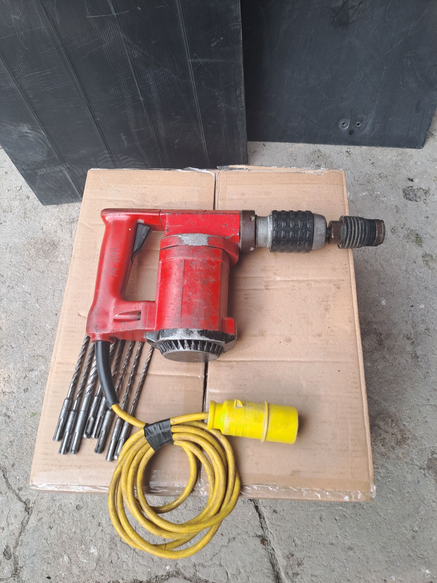 Młotowiertarka Hilti 110v