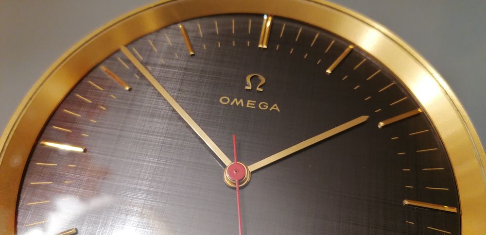 Relógio omega mesa truncated electromecânico