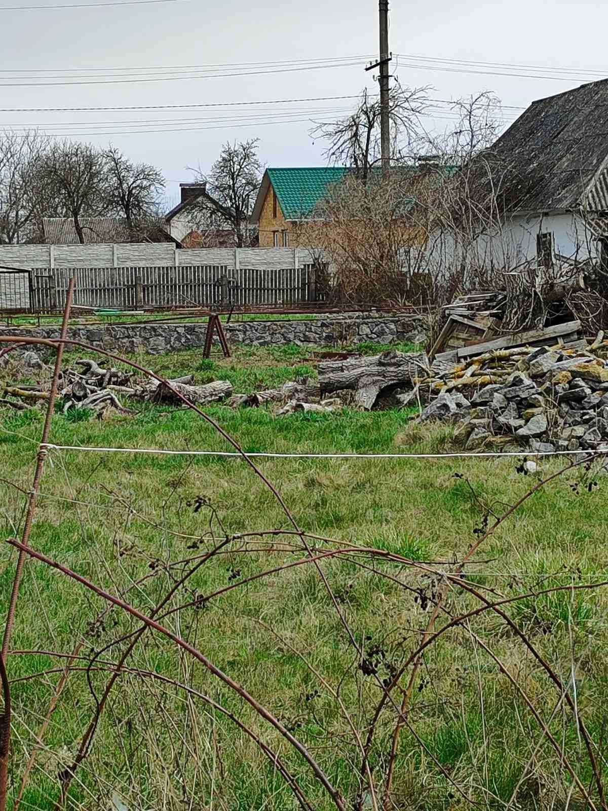 Продається земельна ділянка в с. Некрасове