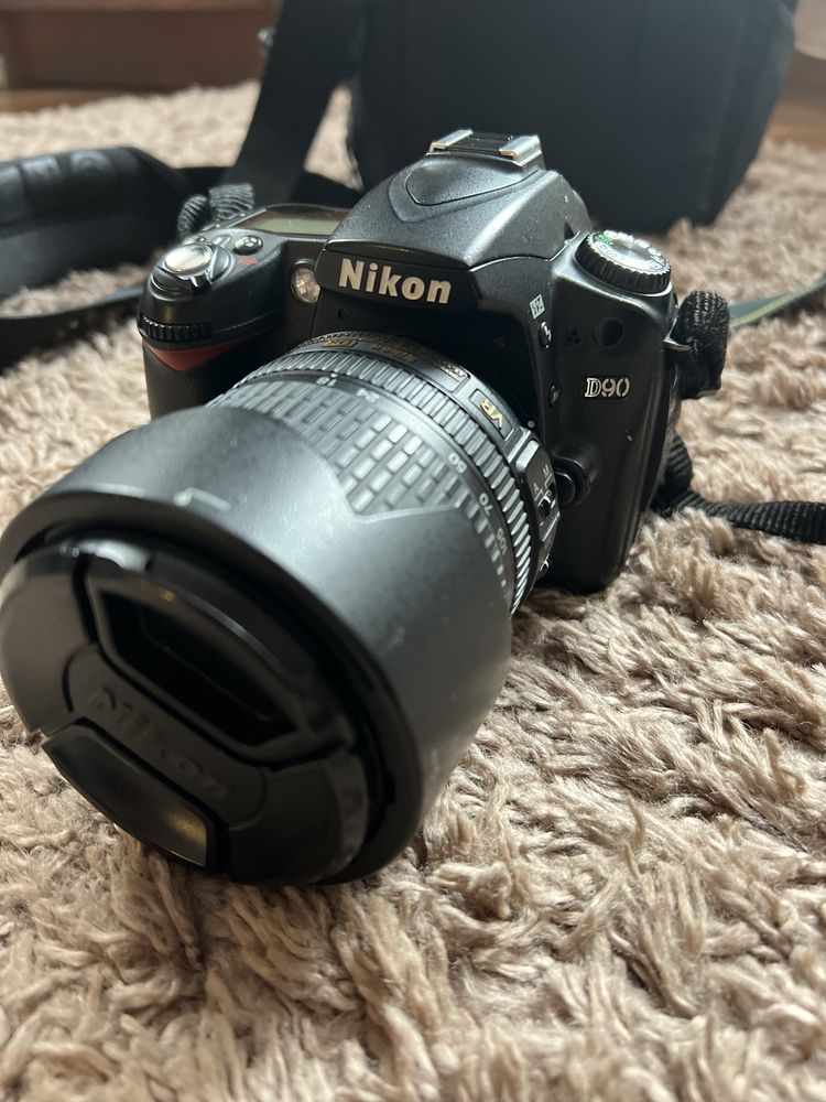 Продам дзеркальний фотоапарат Nikon D90