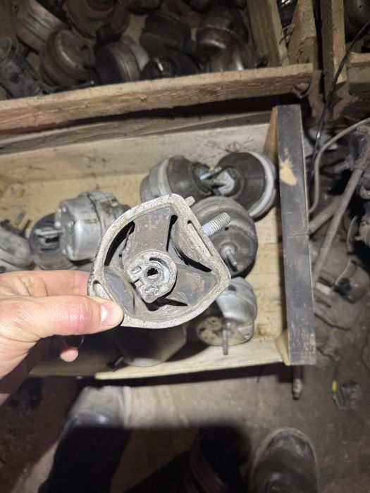 Подушка мотора кпп Passat B5 audi a4,a6 опора пассат б5 ауді 1.9 тді