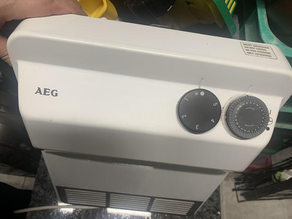Grzejnik-termowentylator AEG.