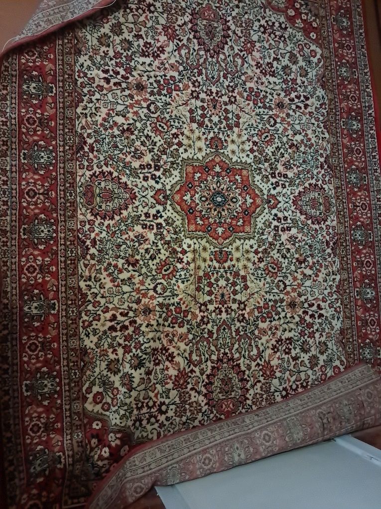 Продам килим 2 *3 б/у