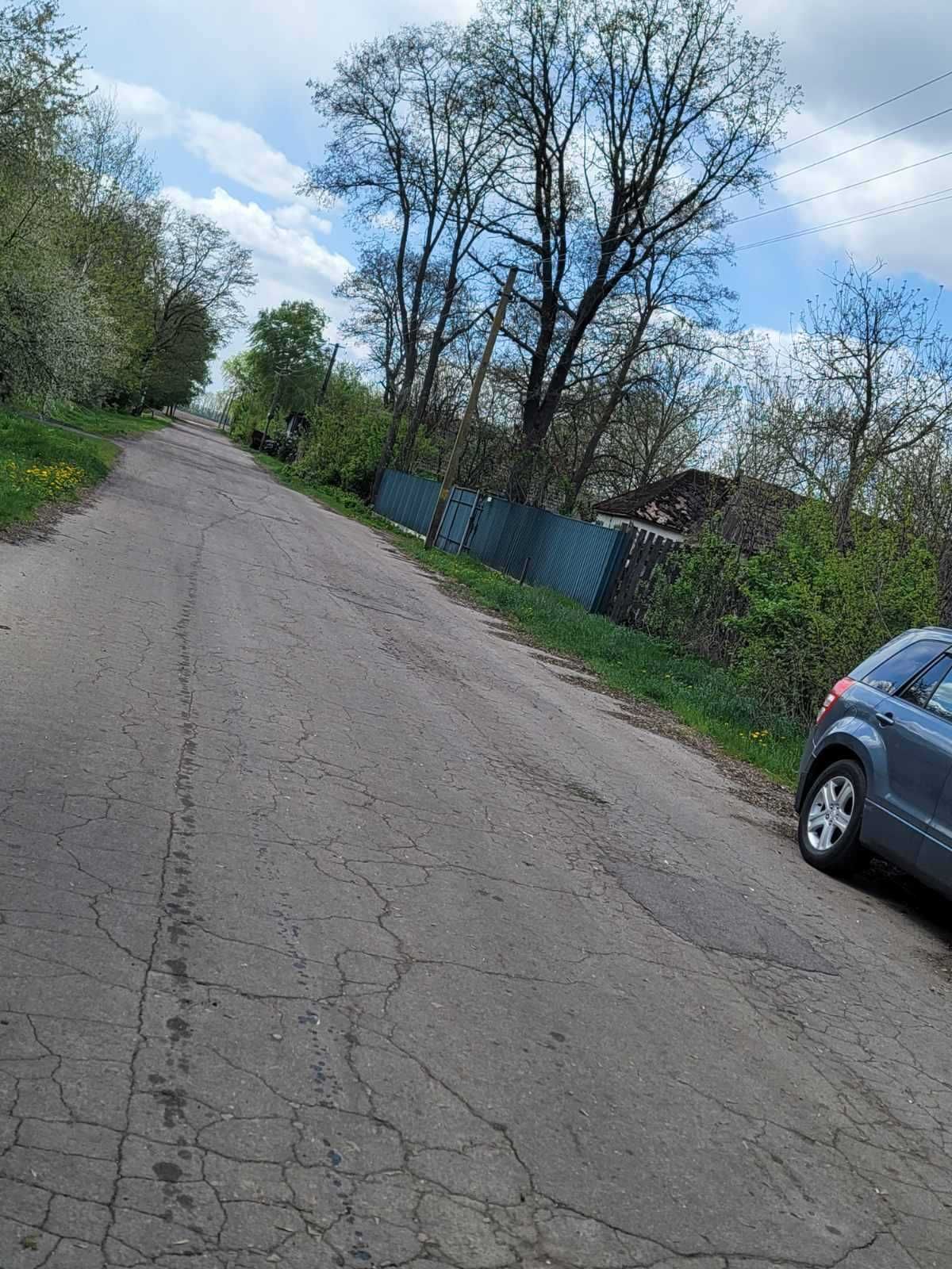 Дім та земельну ділянку. Чернігівська обл. Прилуцький район.