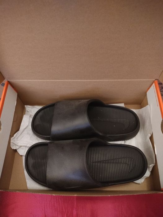 Продам шлёпанцы Nike