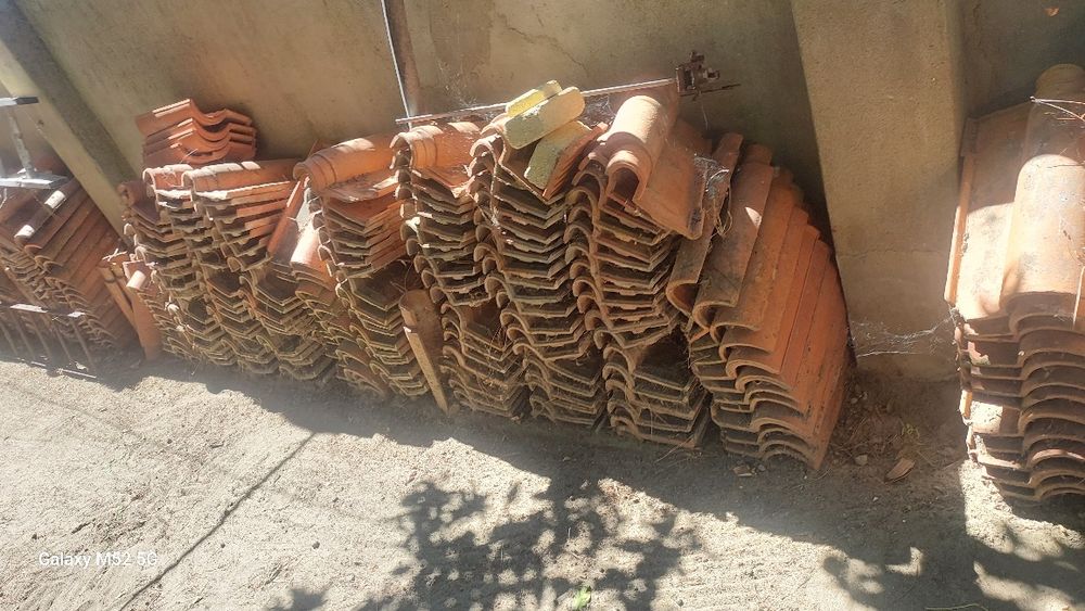Vendo 750 Telhas usadas