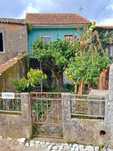 Casas em pedra para reconstrução em aldeia