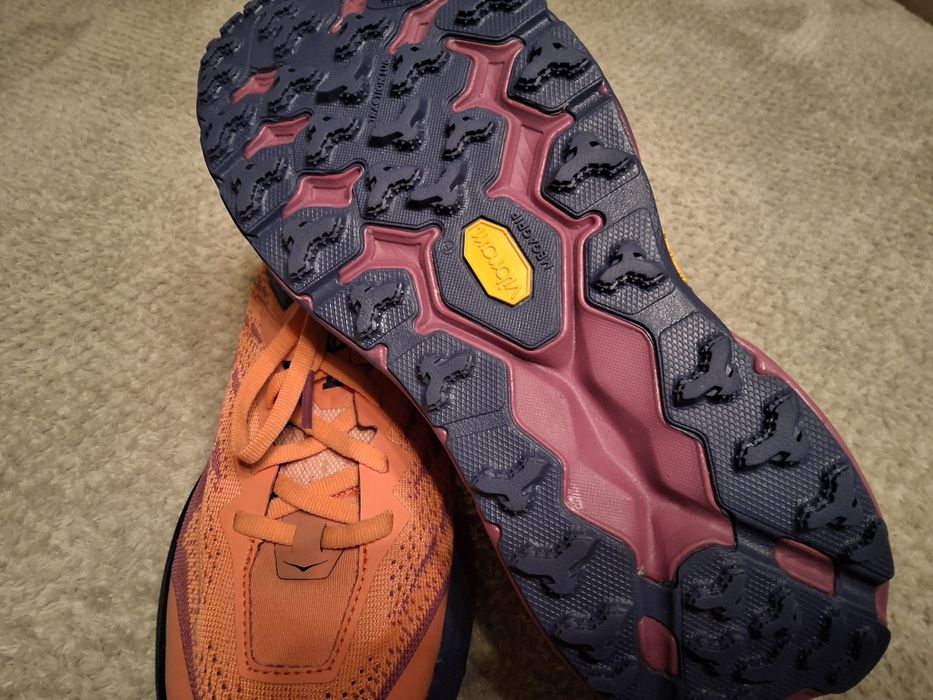 Hoka SpeedGoat 5 . Розмір 39. 24.5см устілка. Оригінал