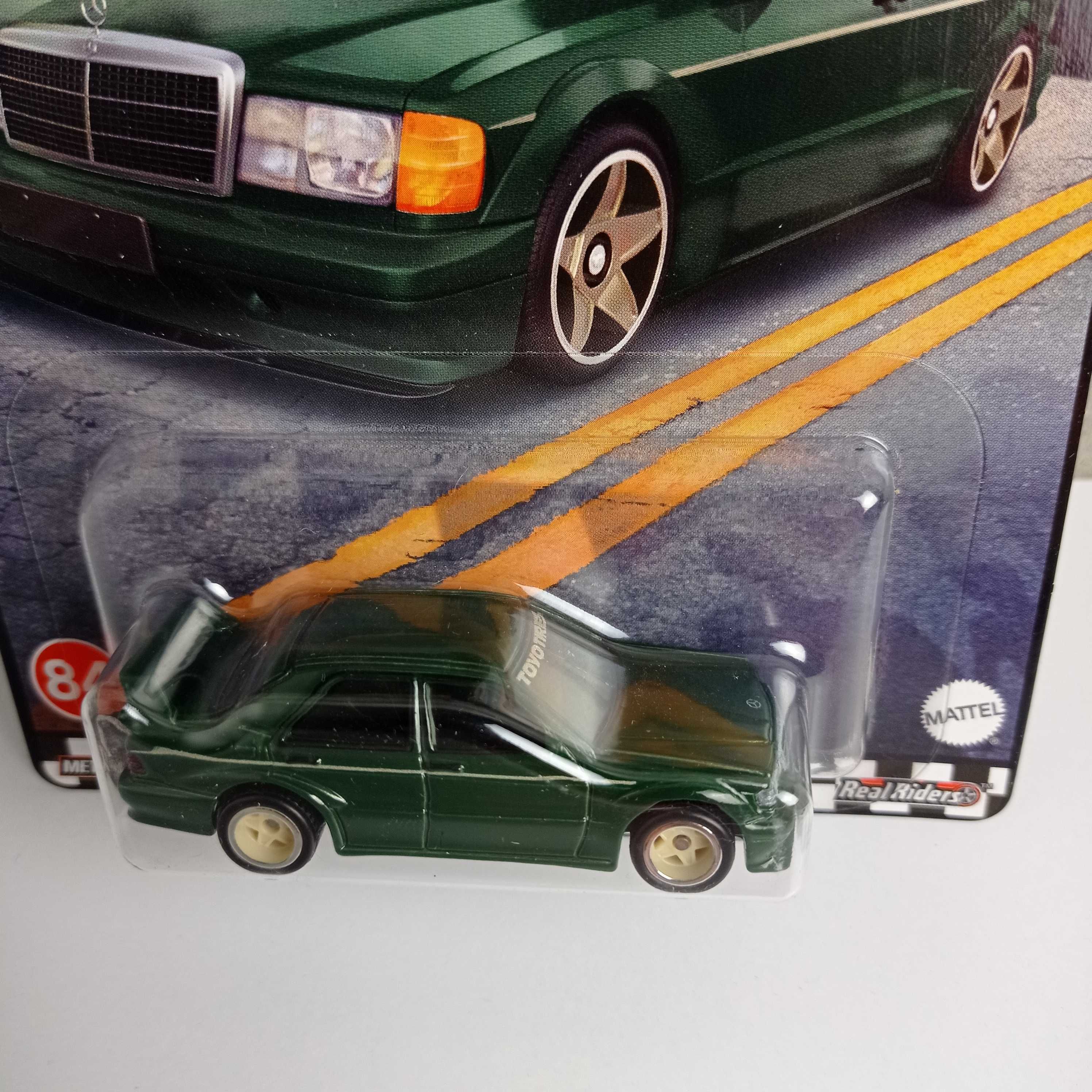 Машинка Premium Hot Wheels Mercedes-Benz 190 E 2.5-16 Boulevard HWW12