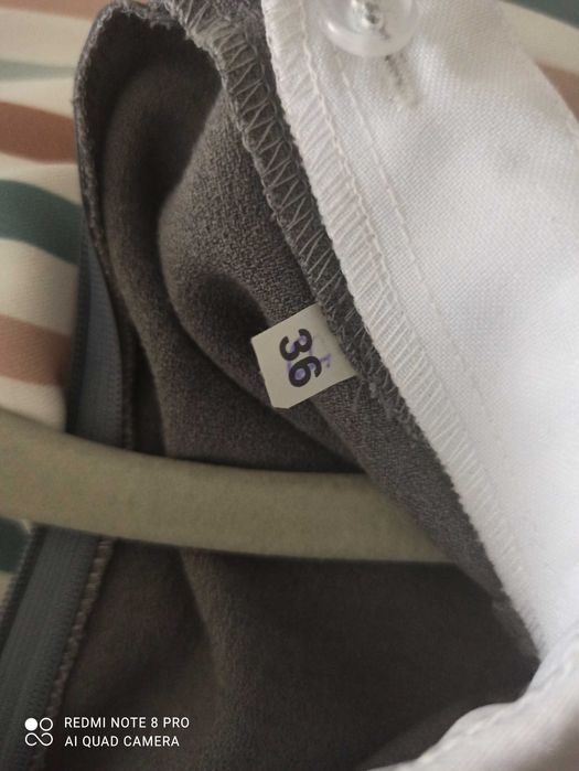 Szara sukienka z białym kołnierzykiem r. 36