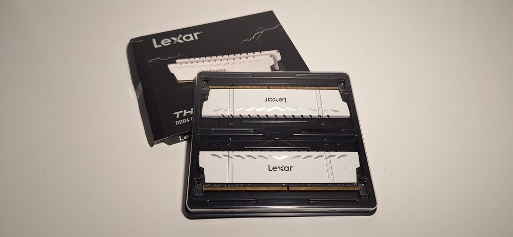 Pamięc RAM Lexar THOR 16GB DDR4 LD4BU008G-R3600GDWG