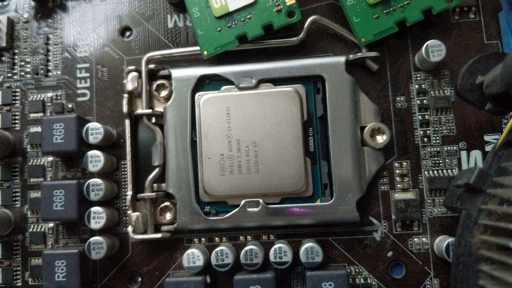 Asus p8Z77-m + xeon 1230v2 + 12gb DDR3