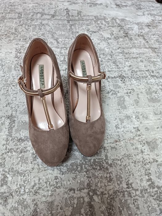 Туфлі бежеві на танкетці та каблуку 39 розмір замшеві