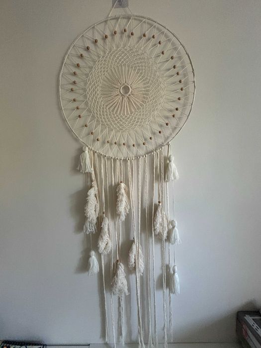 Duży łapacz snów jasny beż – ręcznie robiona dekoracja boho, makrama