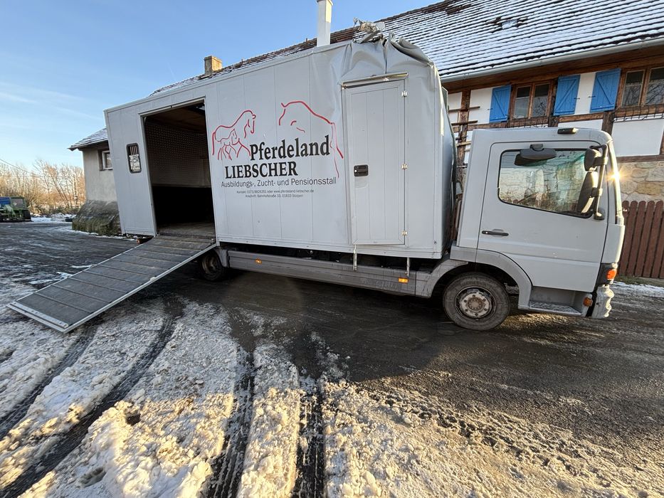 Samochod ciezarowy Mercedes Atego