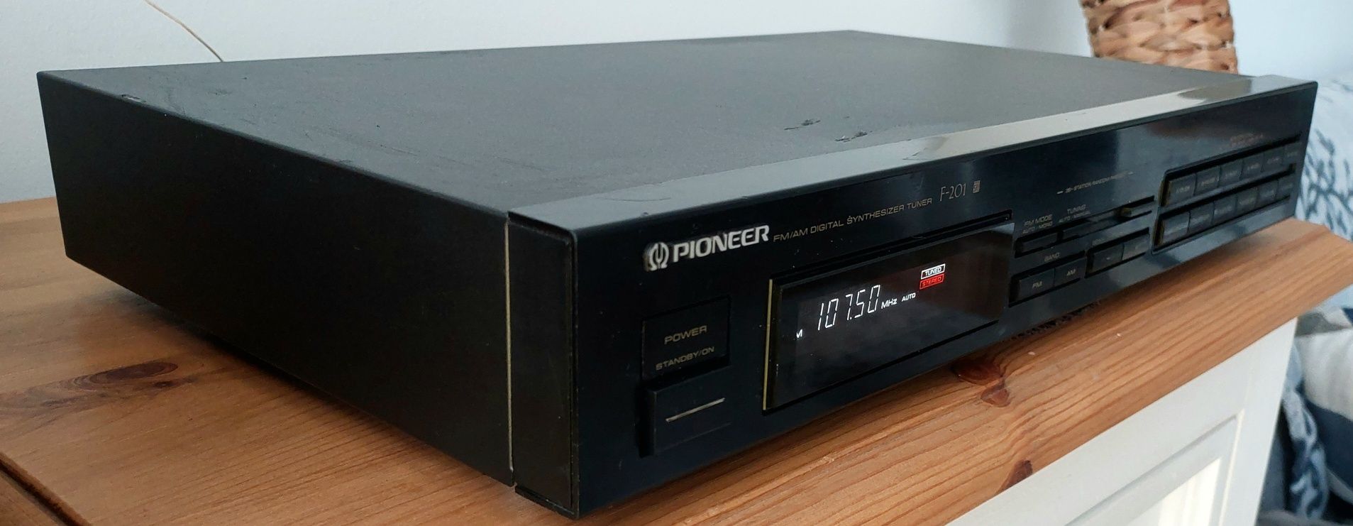 Pioneer tuner F-201