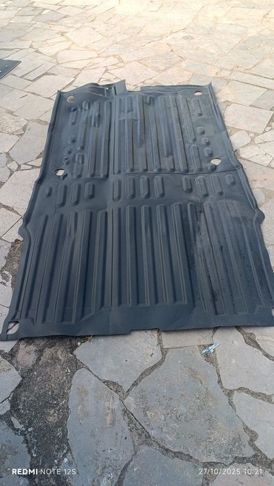 Tapete borracha zona carga 
Citroen Berlingo 2013