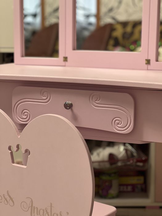 Макіяжне трюмо-столик для дівчинки