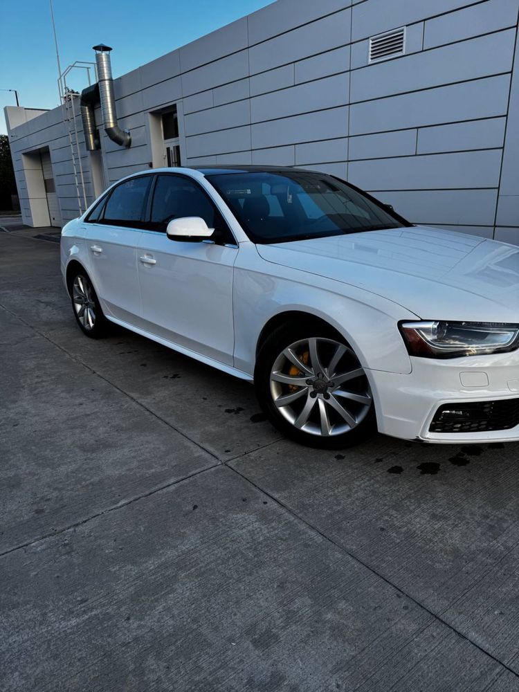 Audi A4 Premium S-Lain 2013 rest