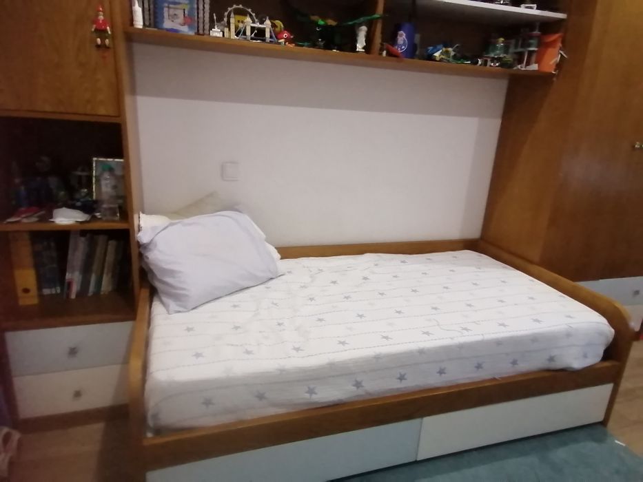 Estudio de criança em carvalho/lacado