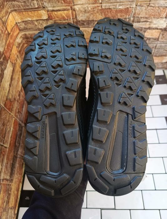 кросівки adidas  gore-tex