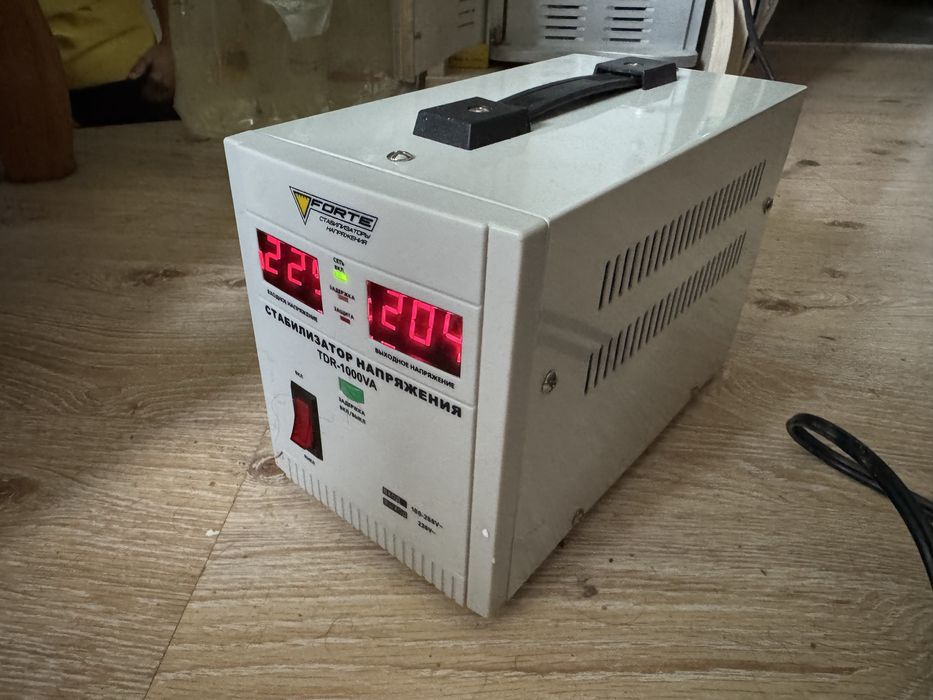 Автоматический стабилизатор напряжение TDR-1000VA