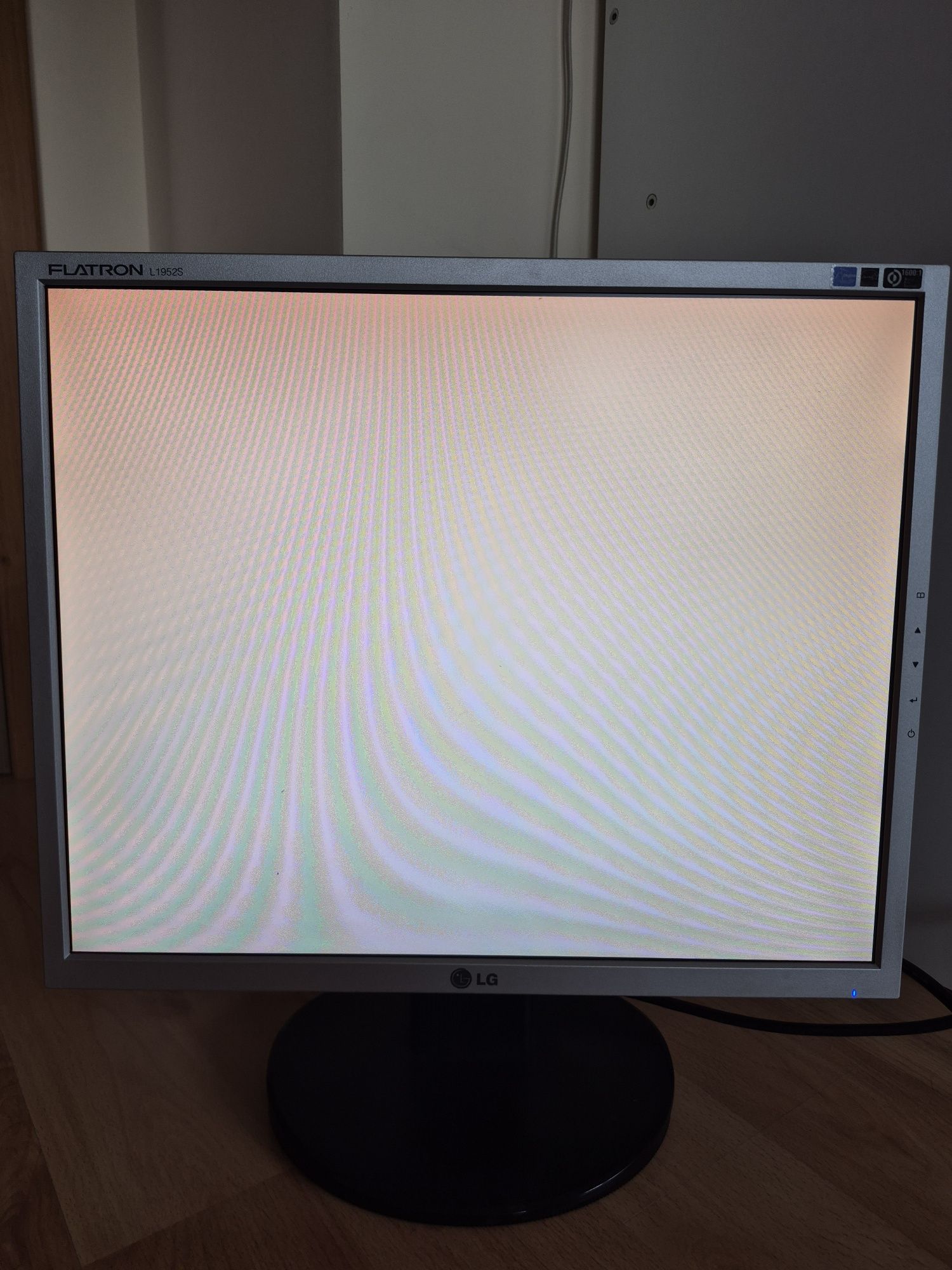 LG Flatron L1952s