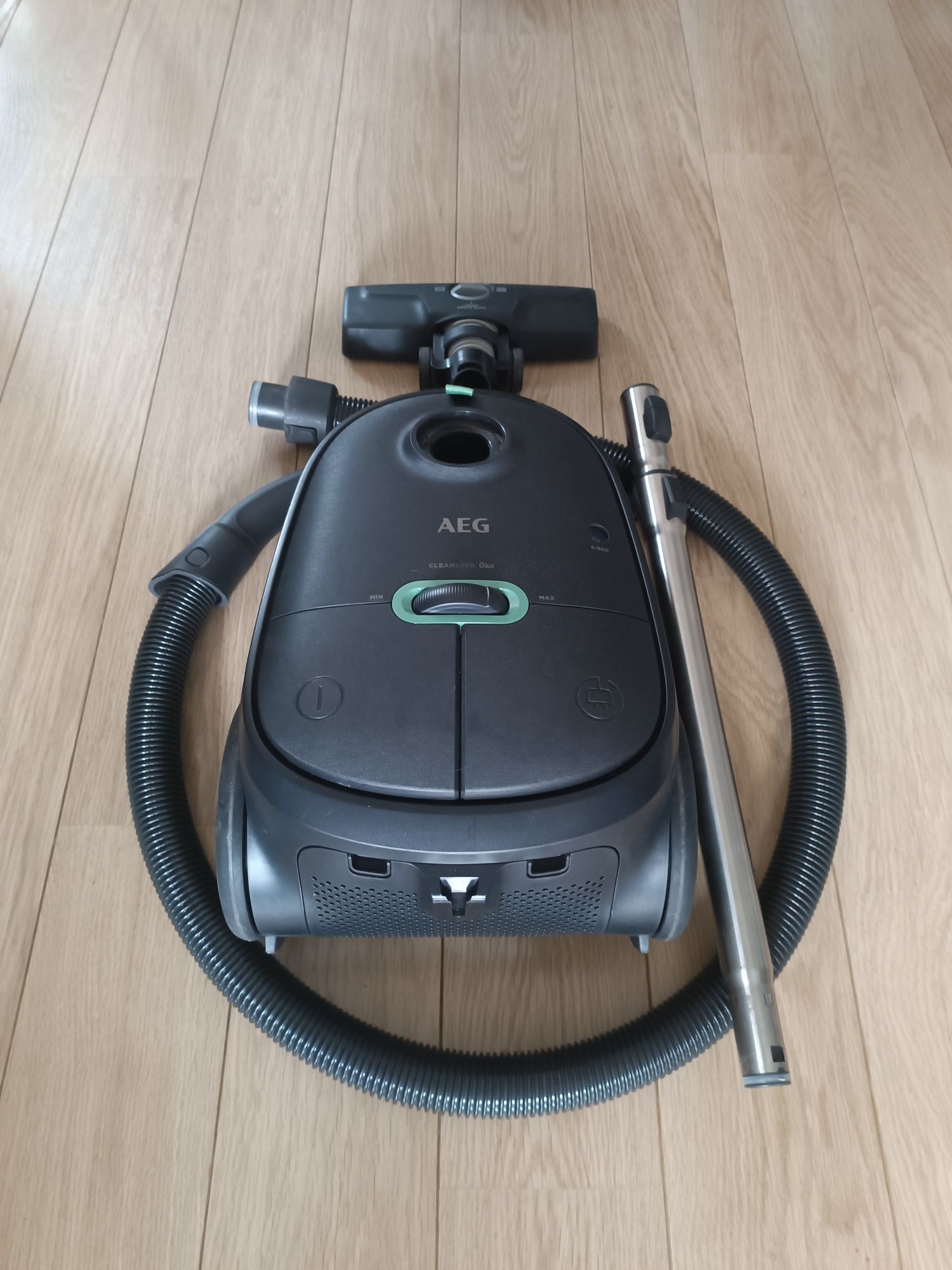 " Odkurzacz workowy AEG Clean 6000