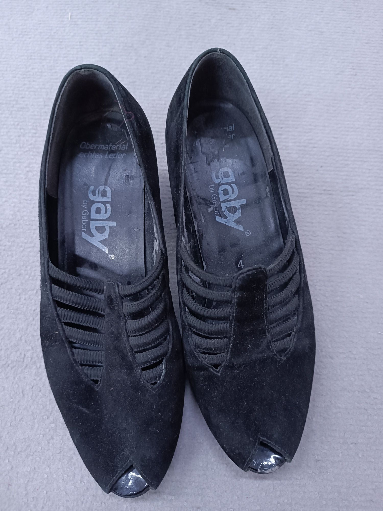 Czarne buty zamszowe 37 na niskim obcasie Gaby