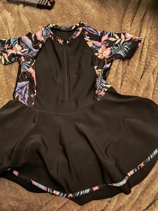 Stroje kąpielowe nowe 9-10 lat