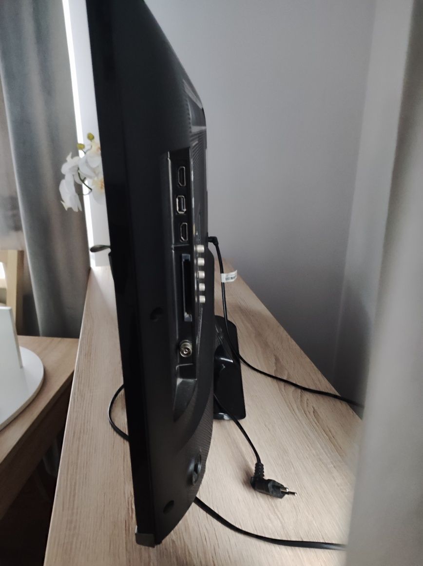 Telewizor Samsung 32 cale pilot w zestawie