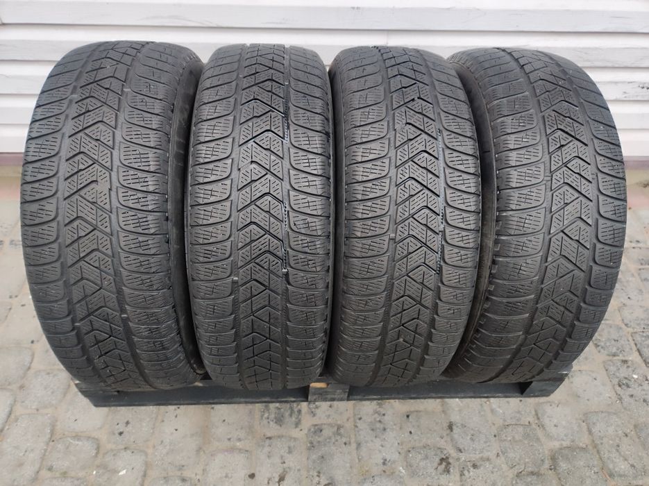 225.60.17 komplet opon zimowych Pirelli