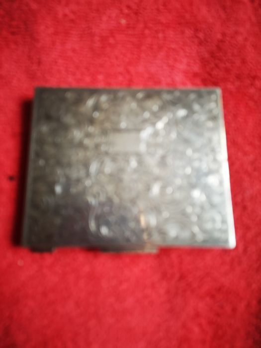 Papierośnica srebrna z monogramem kwiatów 1943r 127g