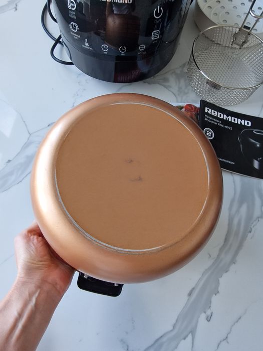 Продам рабочую мультиварку Redmond M92S