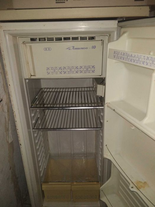 Продам холодильник "Донбасс 10"