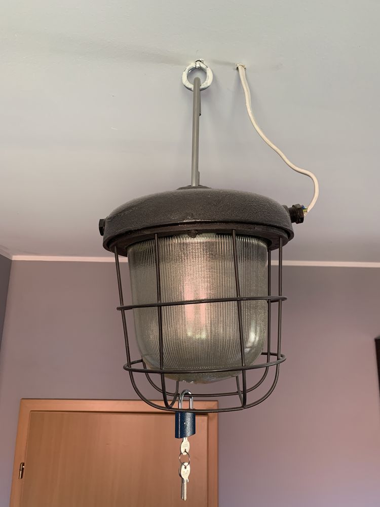 Lampa industrialna