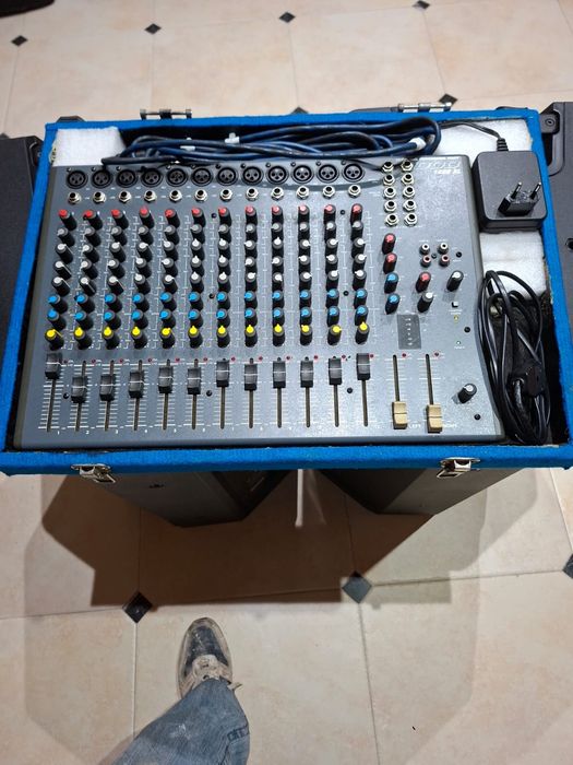 Vende-se mesa mistura