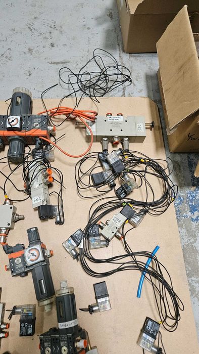 pneumatyka zawory , elementy sterujące