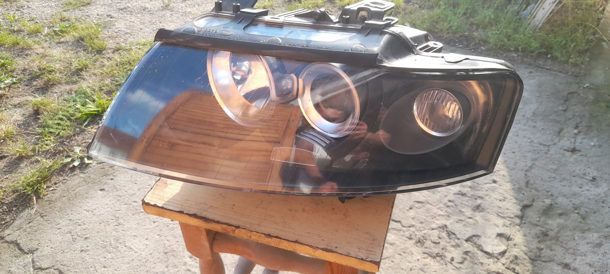 Lampa lefletor lewy audi a4 b6 xenon czarny
