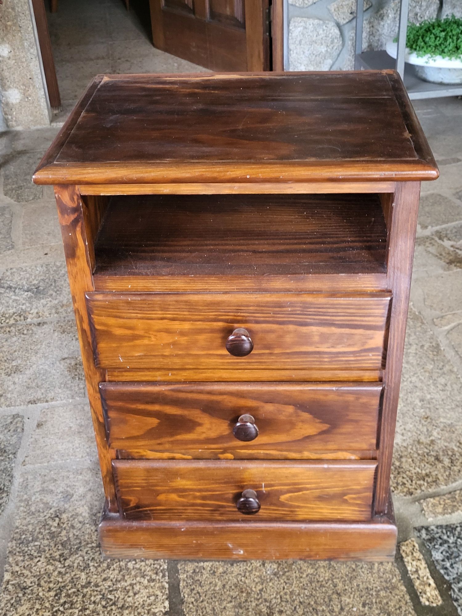Mesa cabeceira madeira